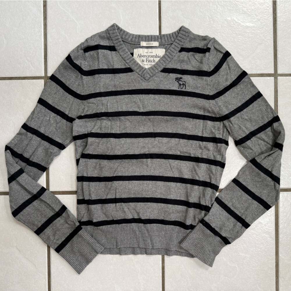 Abercrombie and Fitch Gray and Black Striped Sweater size Medium